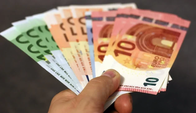 Billetes de euro bajo control por la nueva ley de limite pagos en efectivo 10000 euros del bce