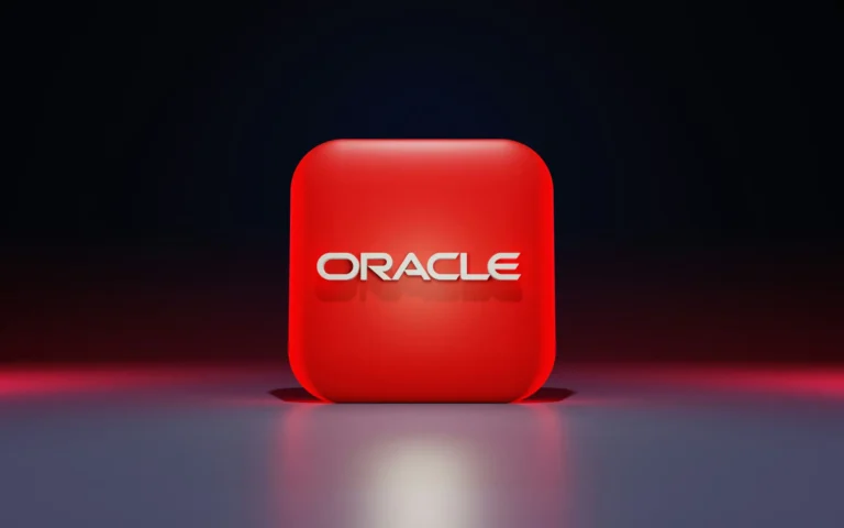 una fachada corporativa de oracle con empleados saliendo y graficos rojos simbolizando los despidos masivos en el sector tecnologico